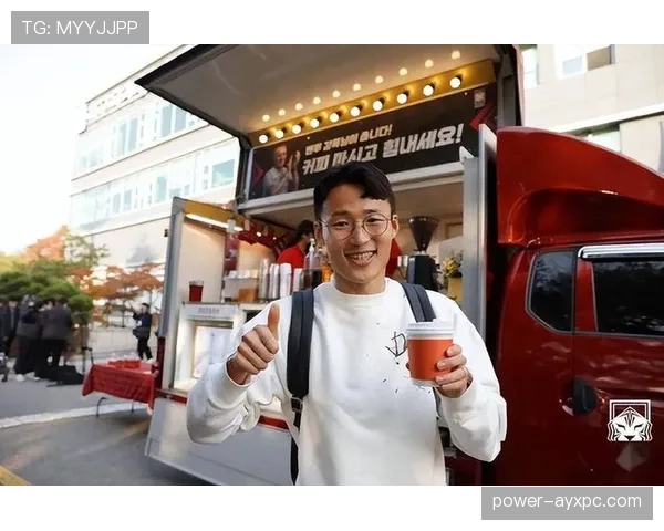 孙准浩场下喝咖啡比我家月供都贵,这生活质量醒醒吧! 孙准浩场下喝咖啡比我家月供都贵,这生活质量醒醒吧!